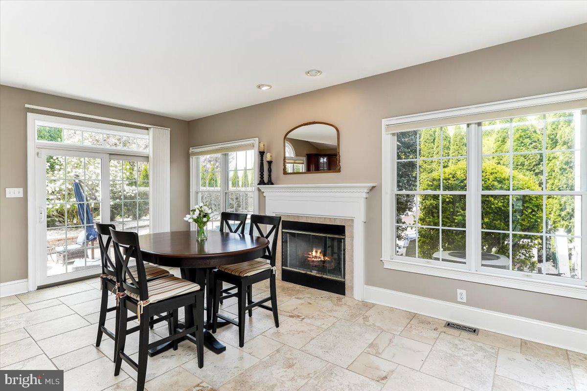 228 Weatherhill Dr