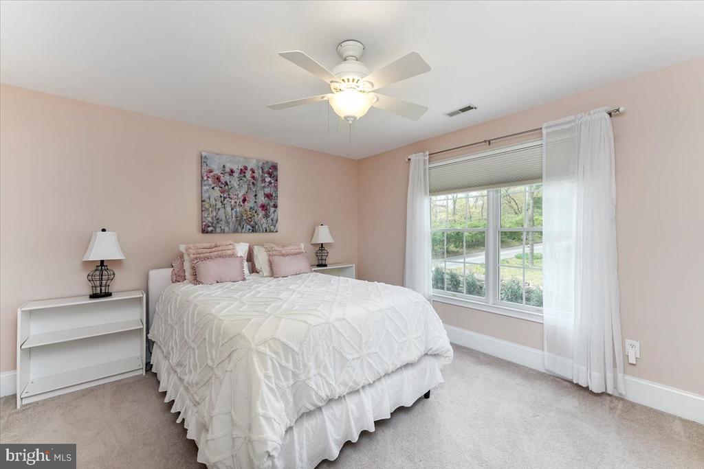 228 Weatherhill Dr