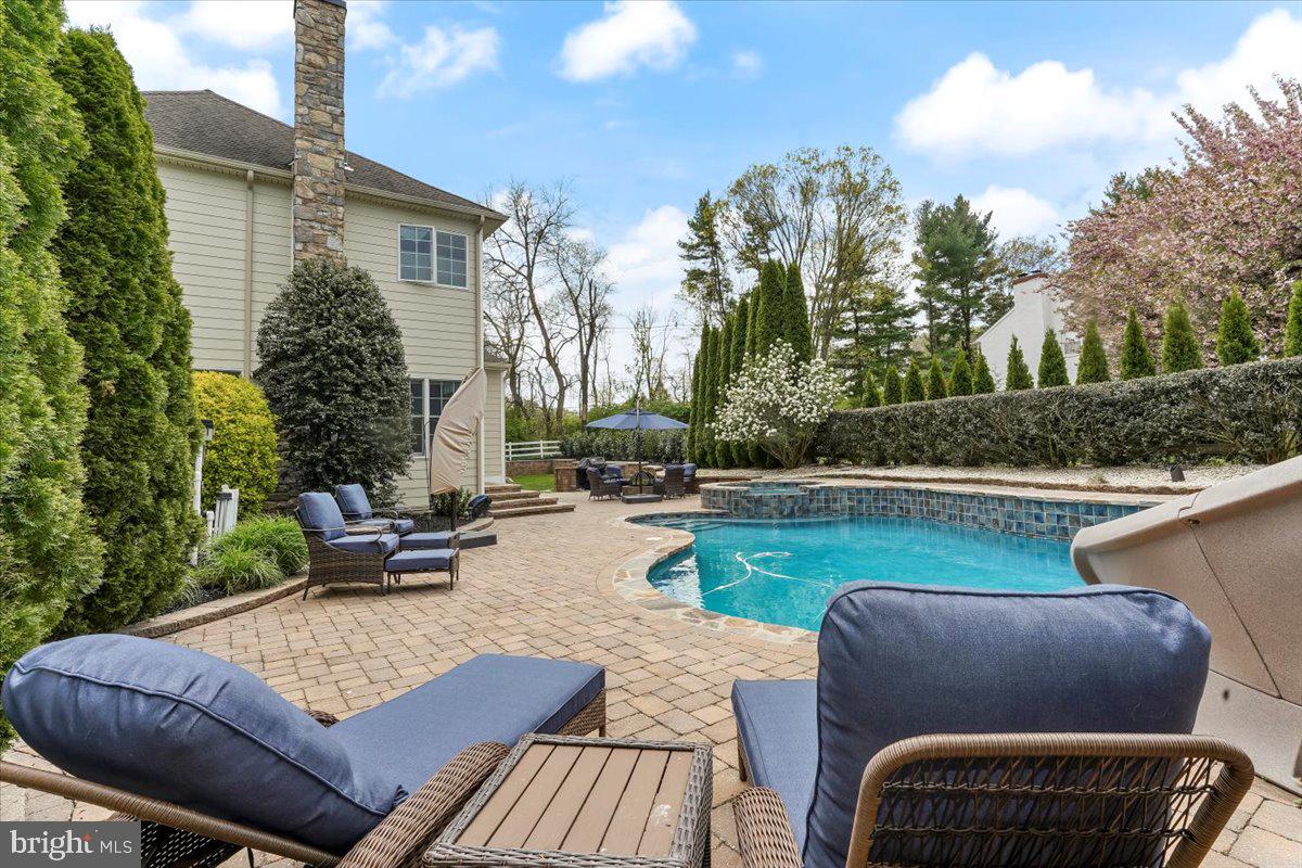 228 Weatherhill Dr