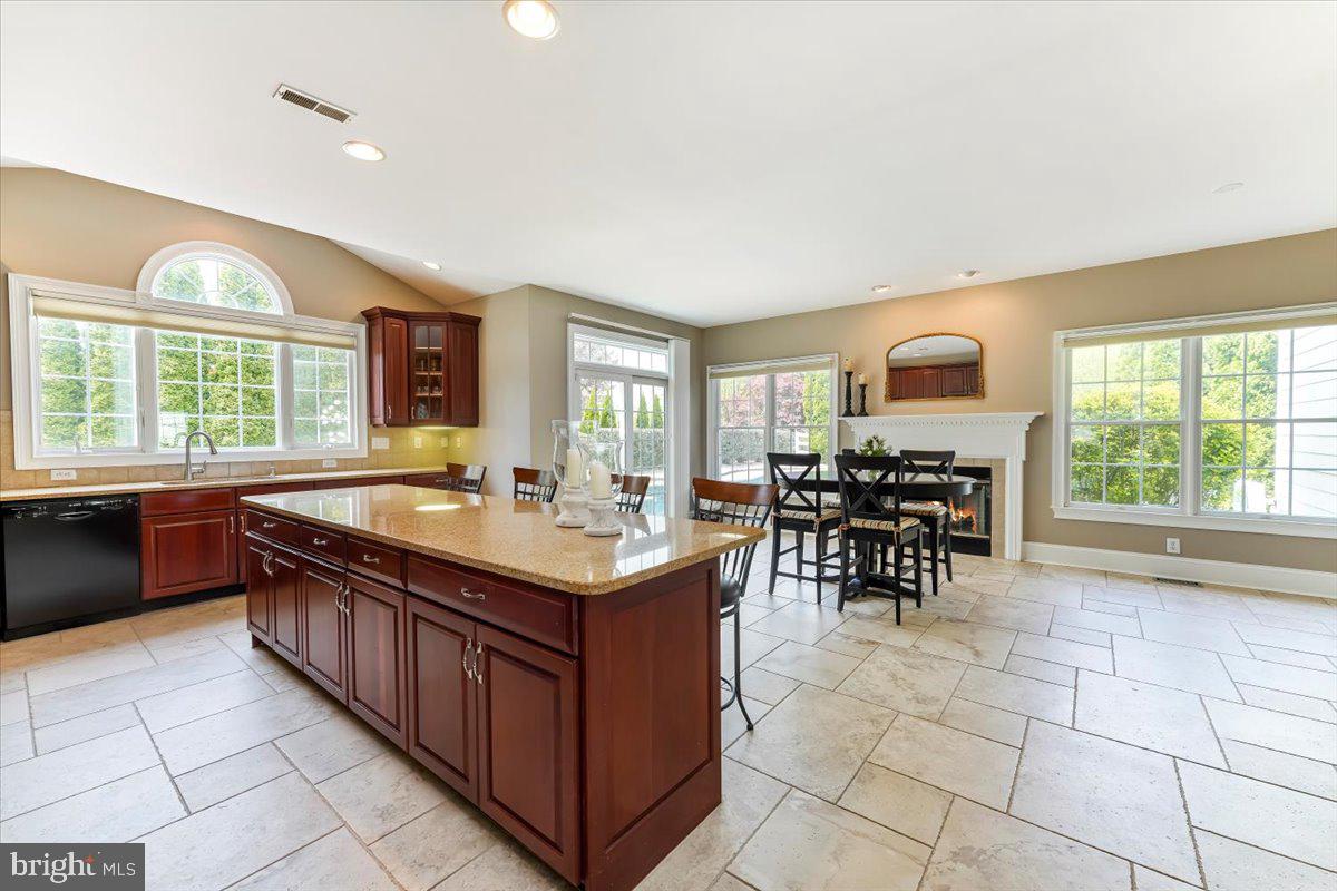 228 Weatherhill Dr