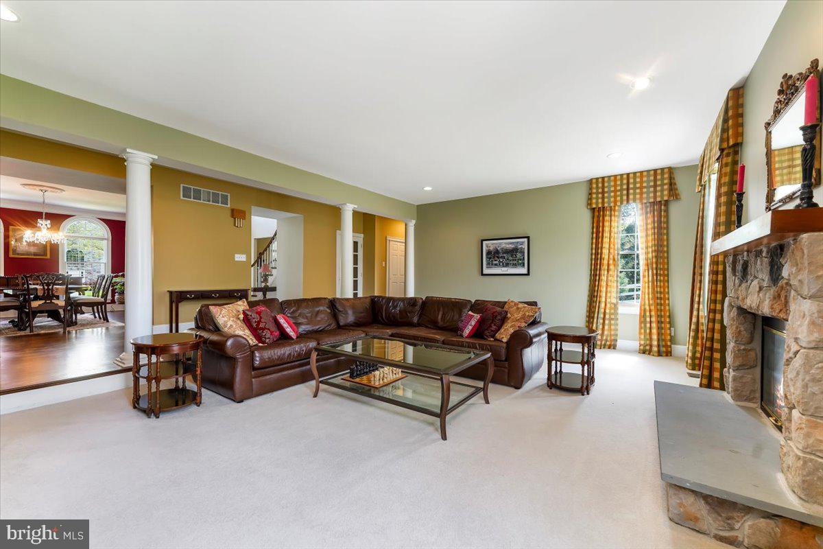 228 Weatherhill Dr