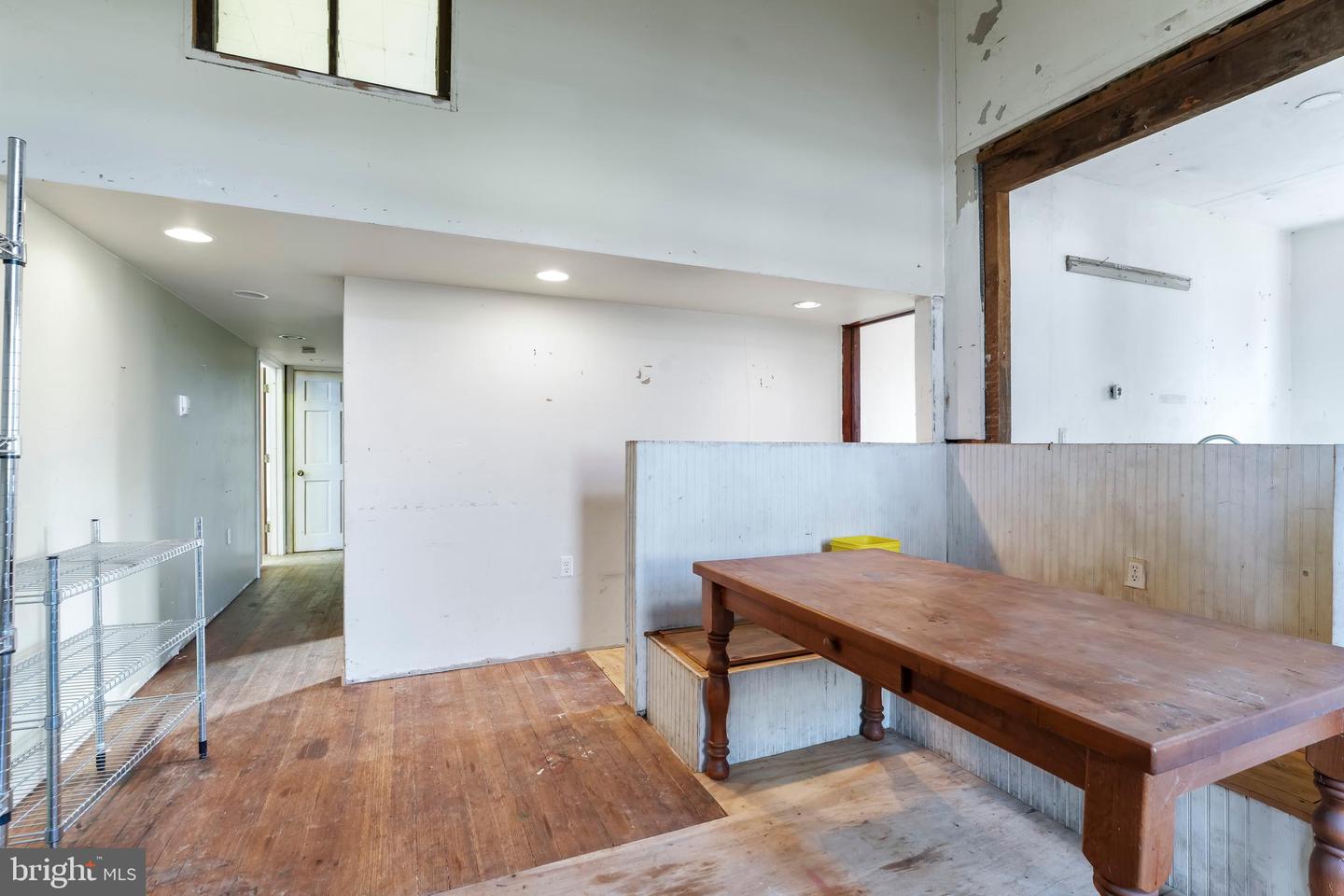 120 E 2nd St