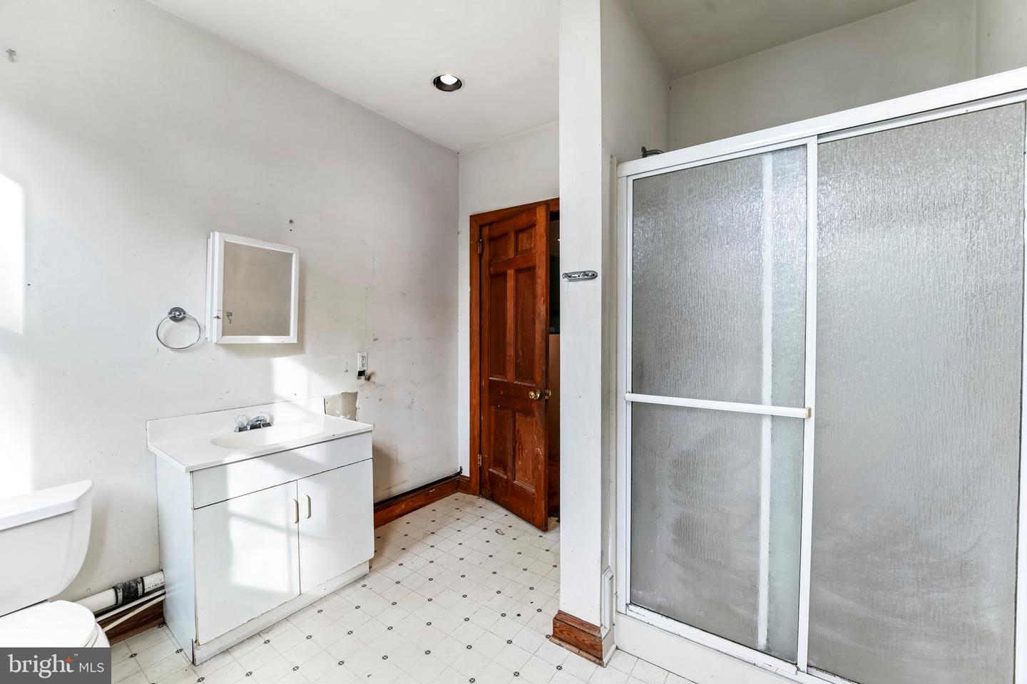120 E 2nd St
