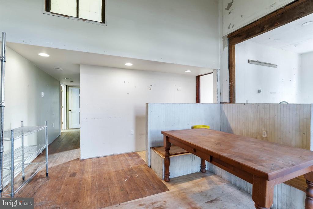 120 E 2nd St
