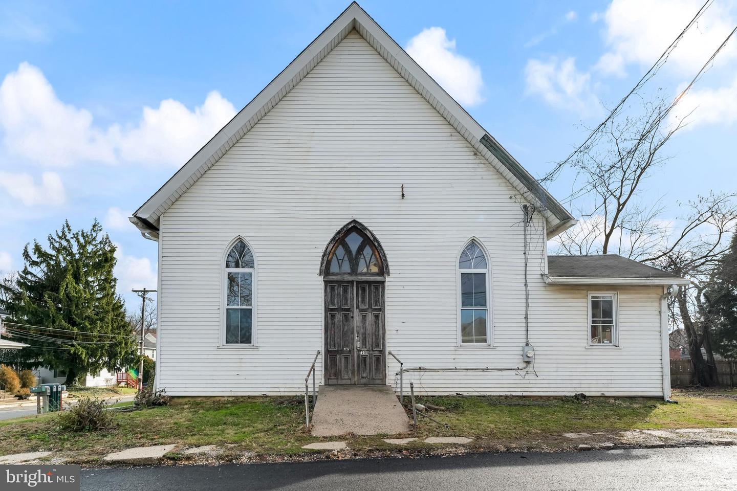 120 E 2nd St