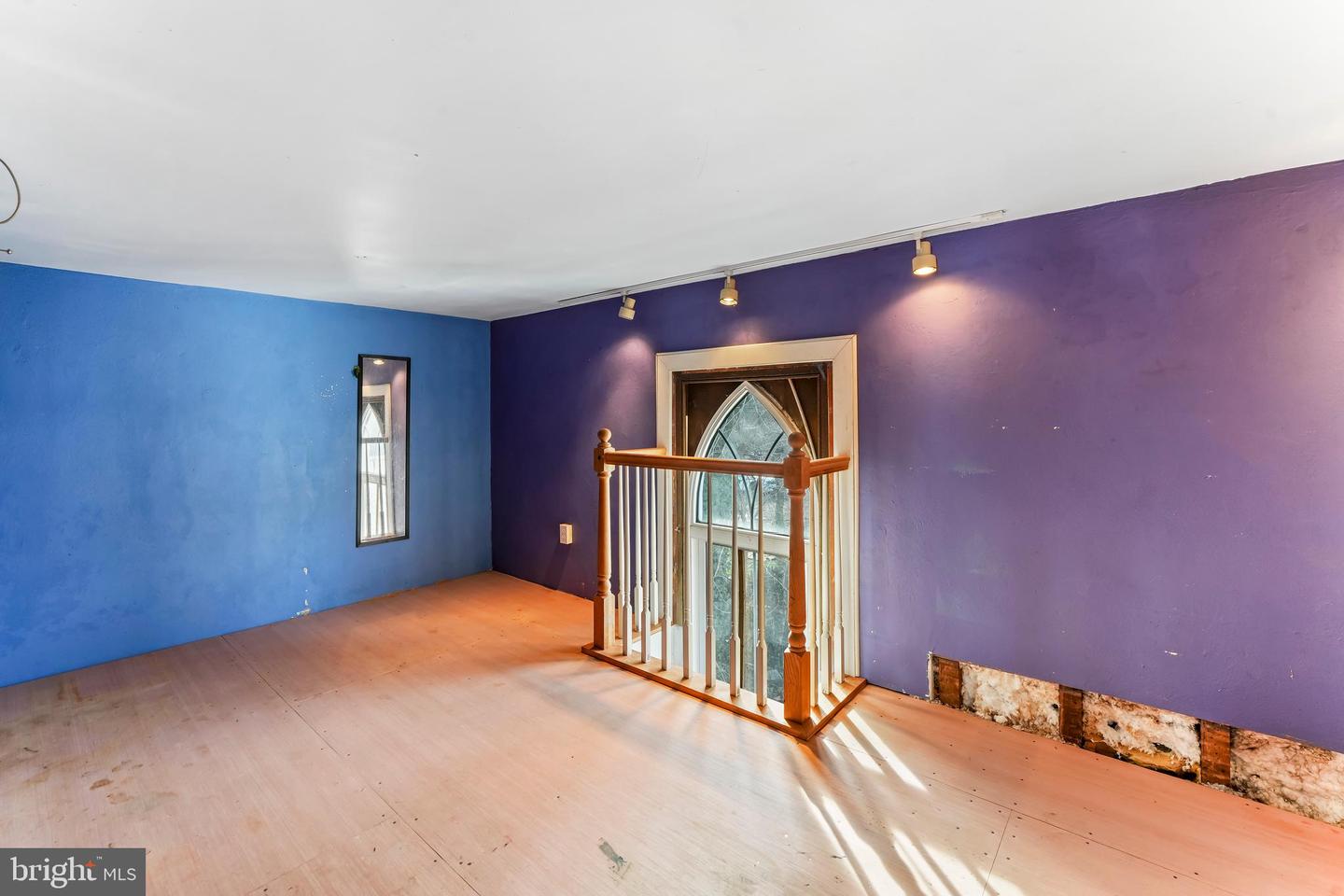 120 E 2nd St