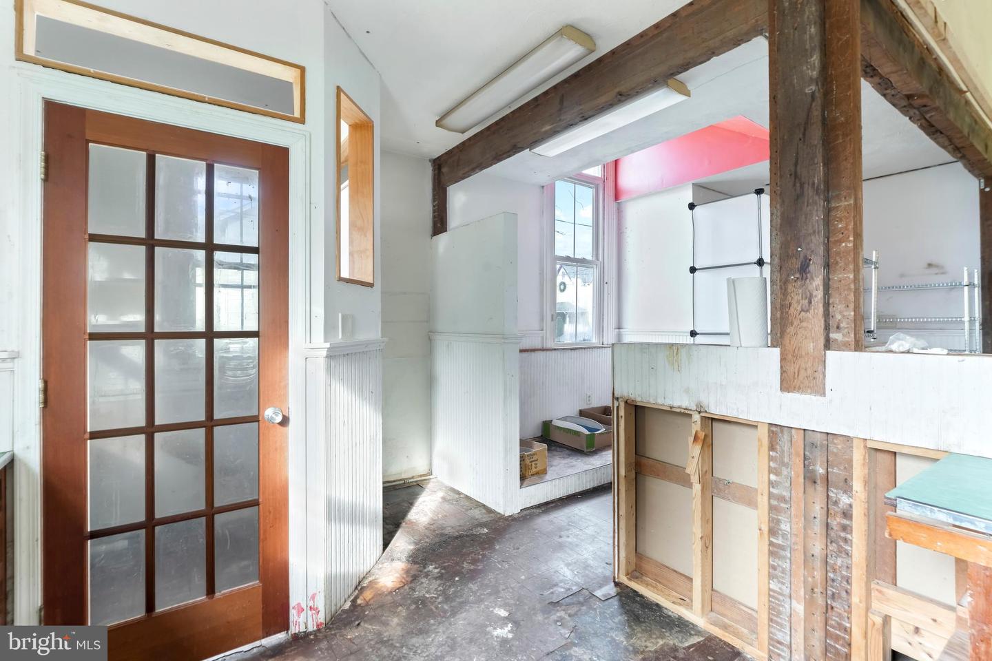 120 E 2nd St