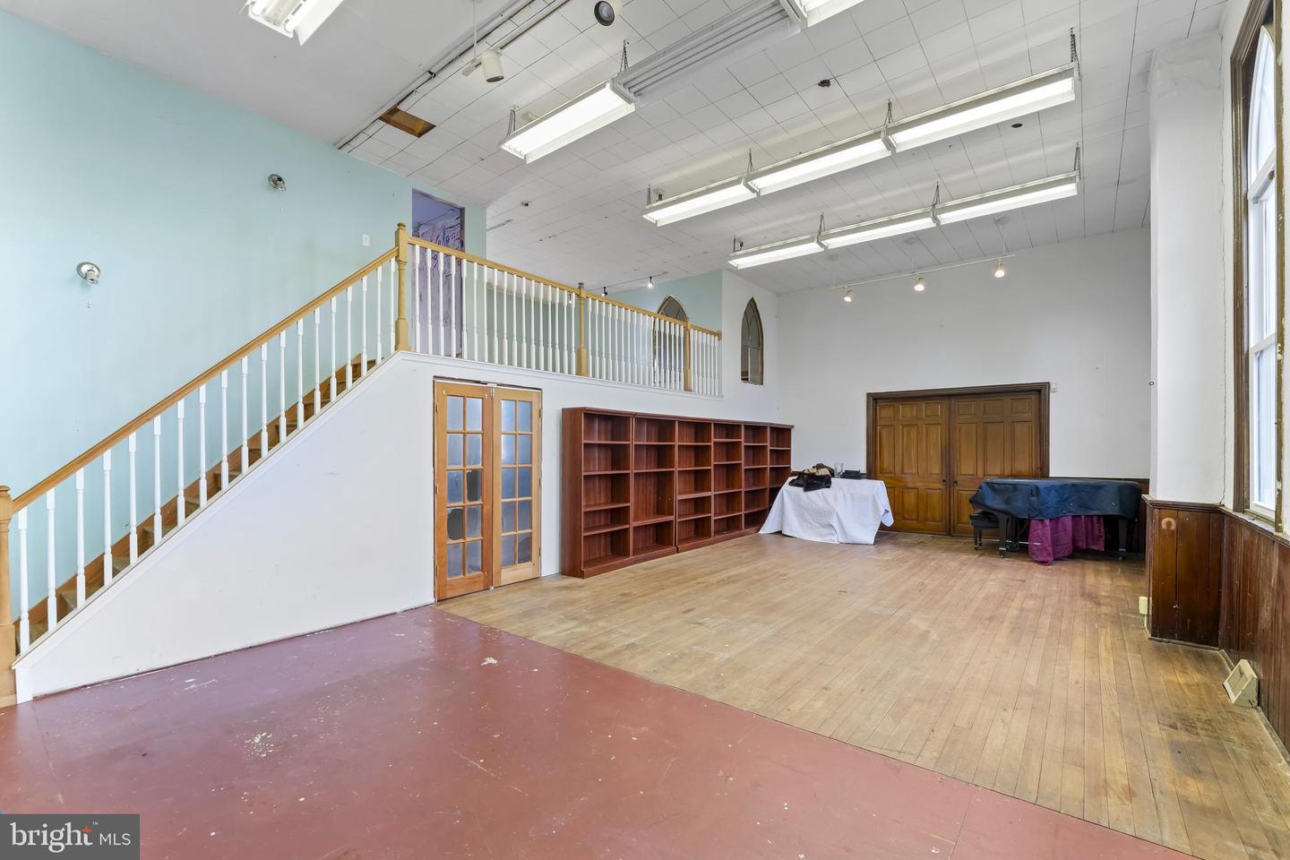 120 E 2nd St
