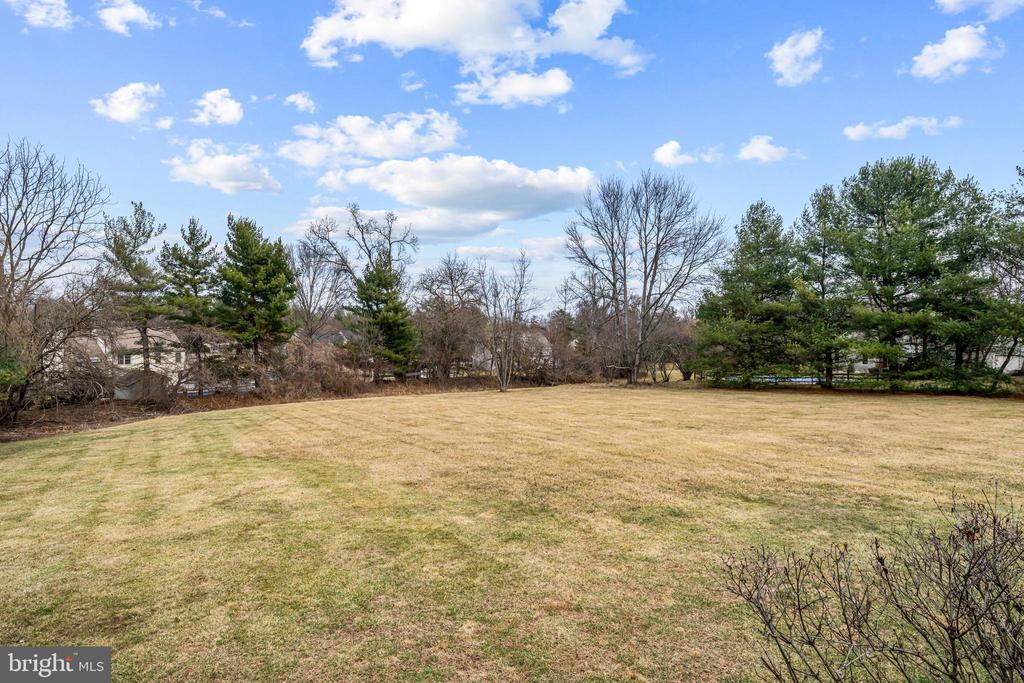 365 Country Ln