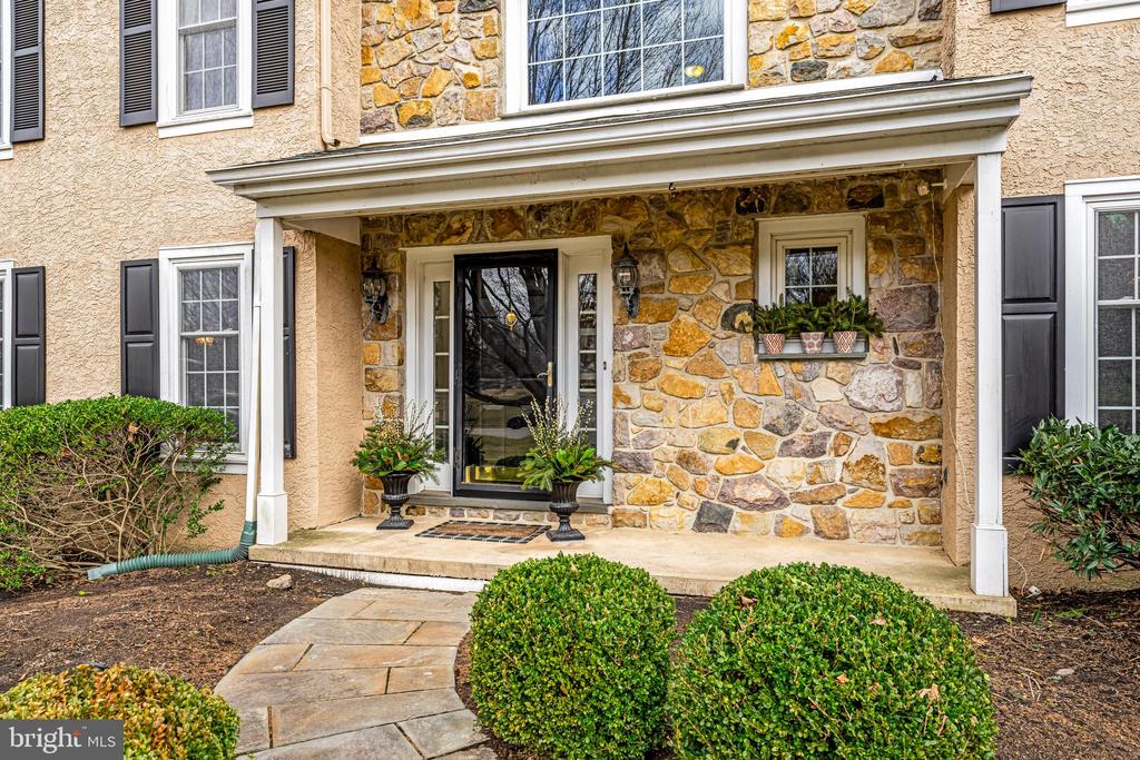 365 Country Ln