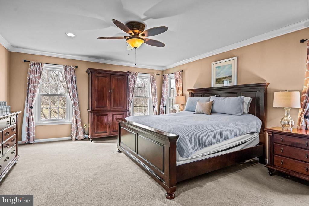 365 Country Ln