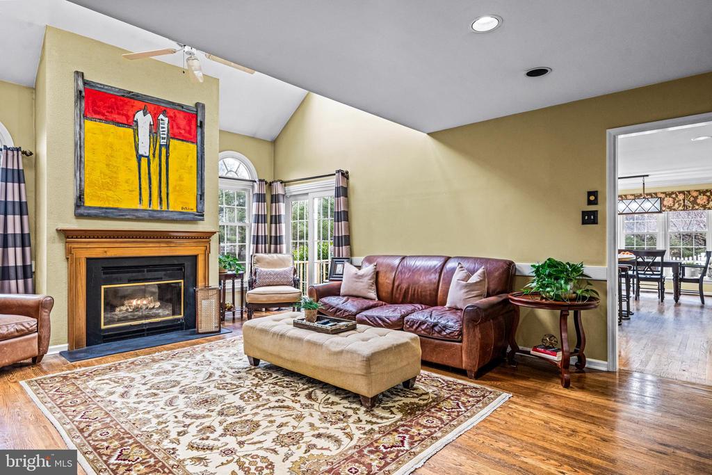 365 Country Ln