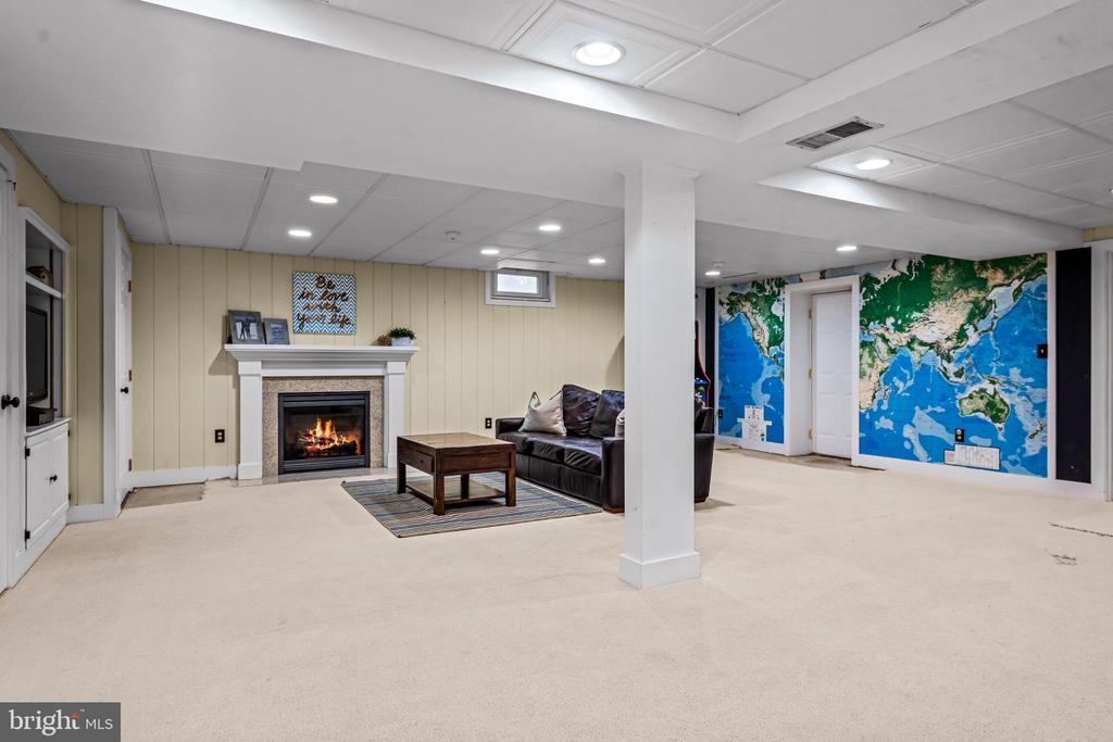 365 Country Ln