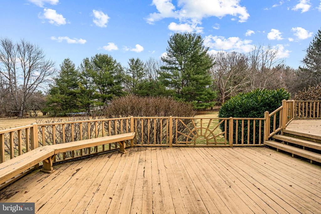 365 Country Ln