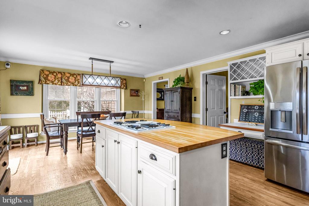 365 Country Ln