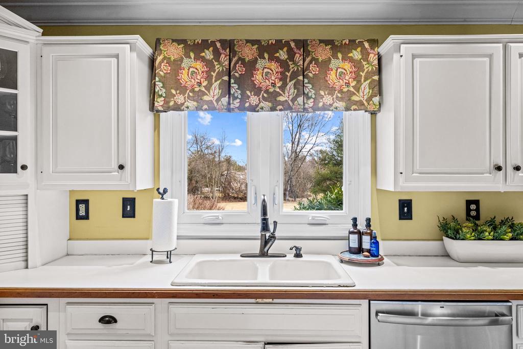 365 Country Ln
