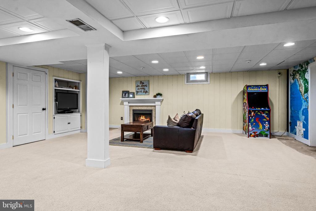 365 Country Ln