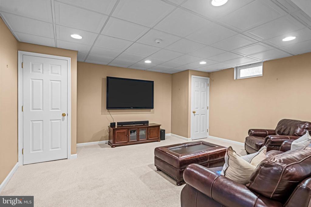 365 Country Ln
