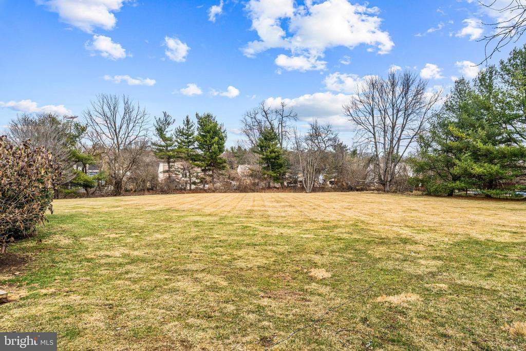 365 Country Ln