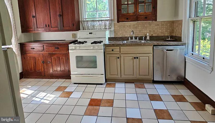 1195 WESTBOURNE ROAD