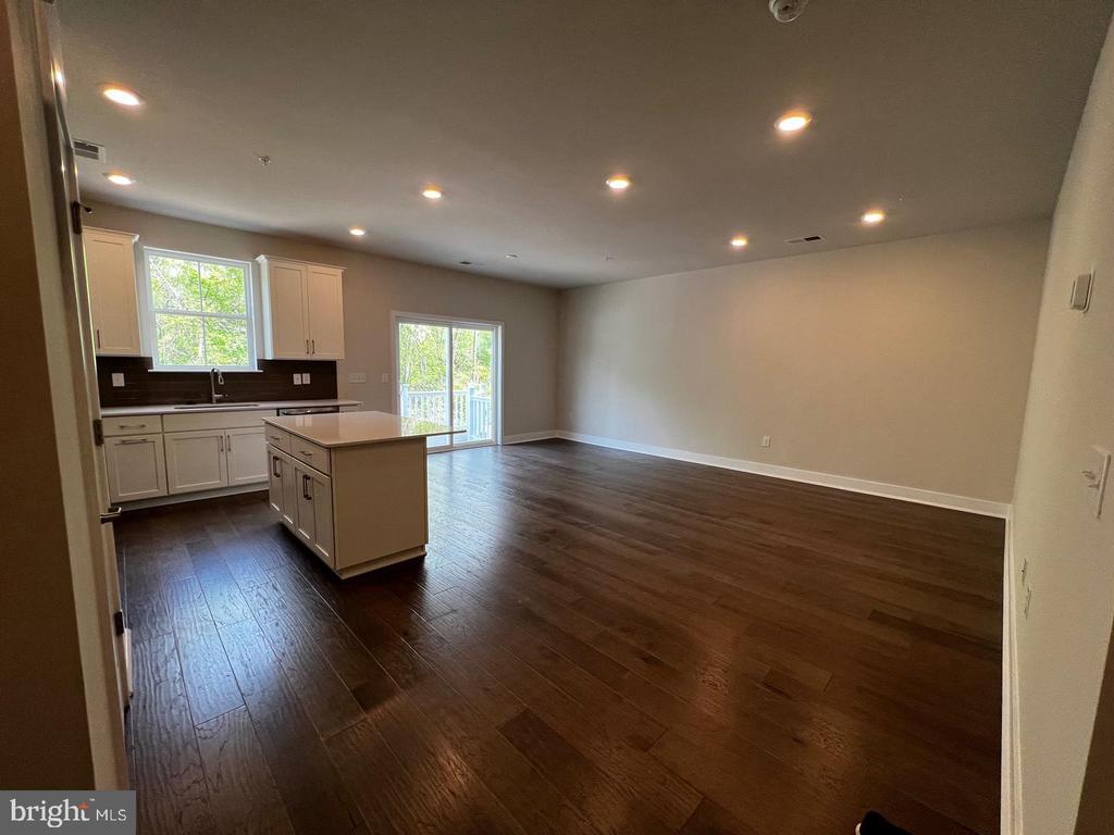 327 FOUNDRY