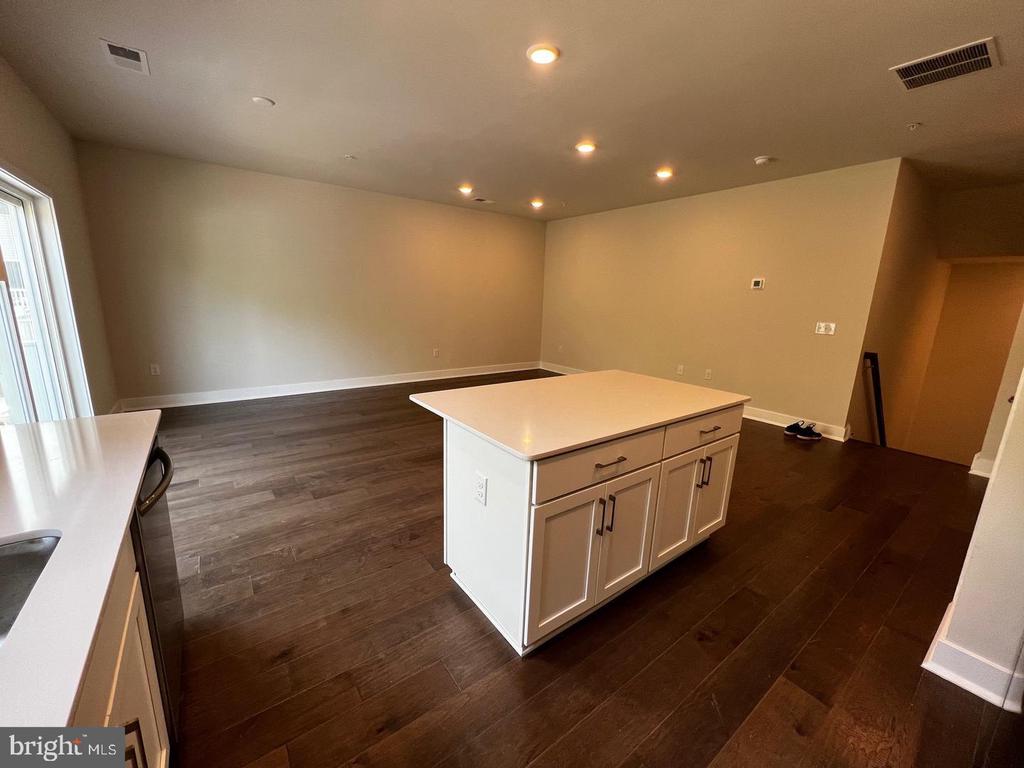 327 FOUNDRY