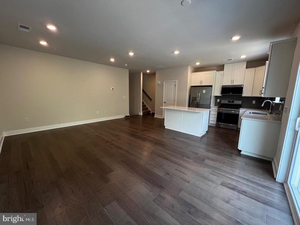 327 FOUNDRY