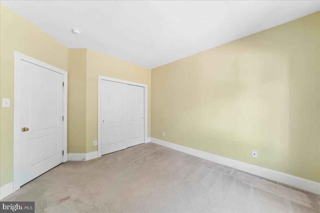 609 WINSTON LANE