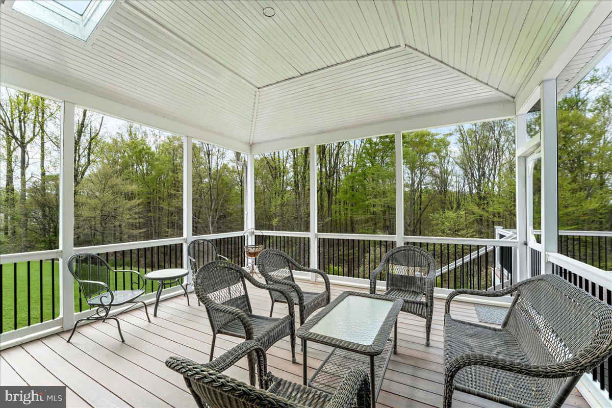 15 Evergreen Pl