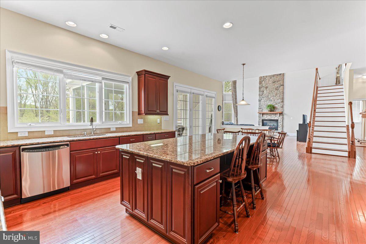 15 Evergreen Pl