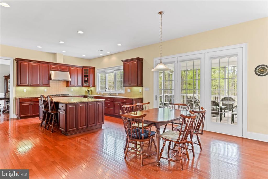 15 Evergreen Pl