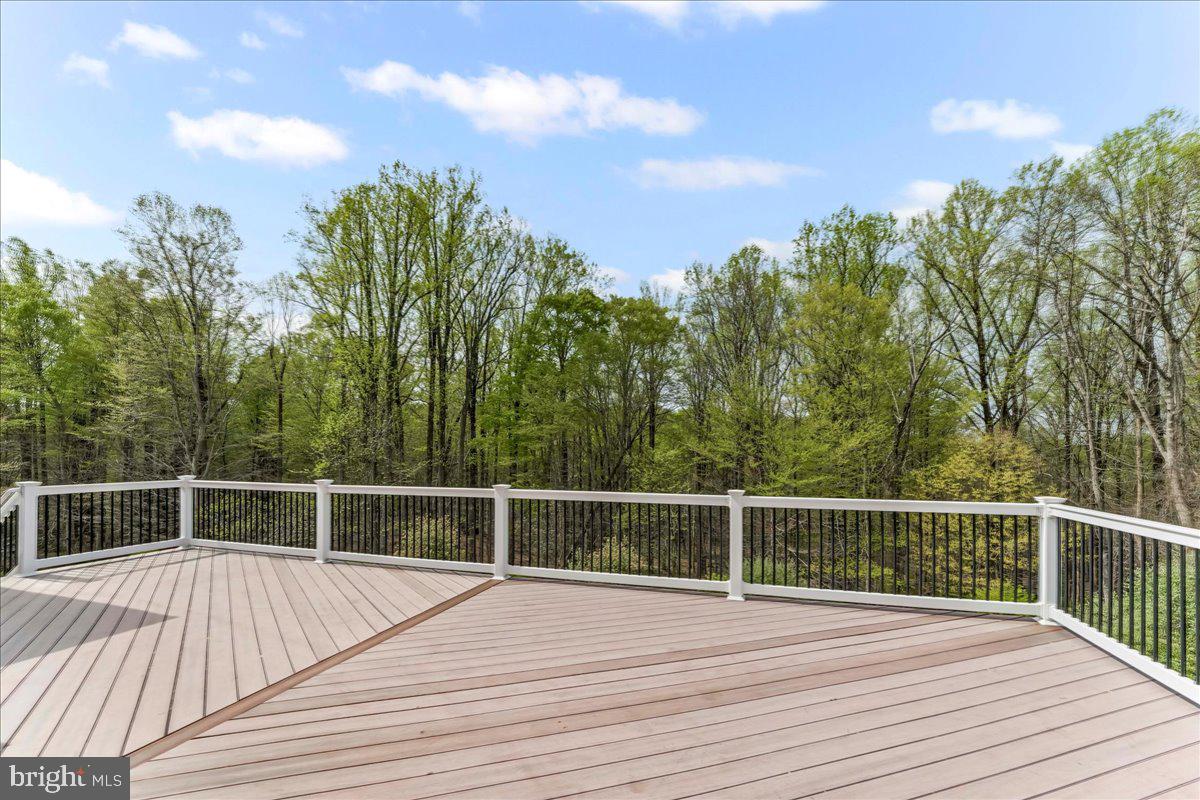 15 Evergreen Pl