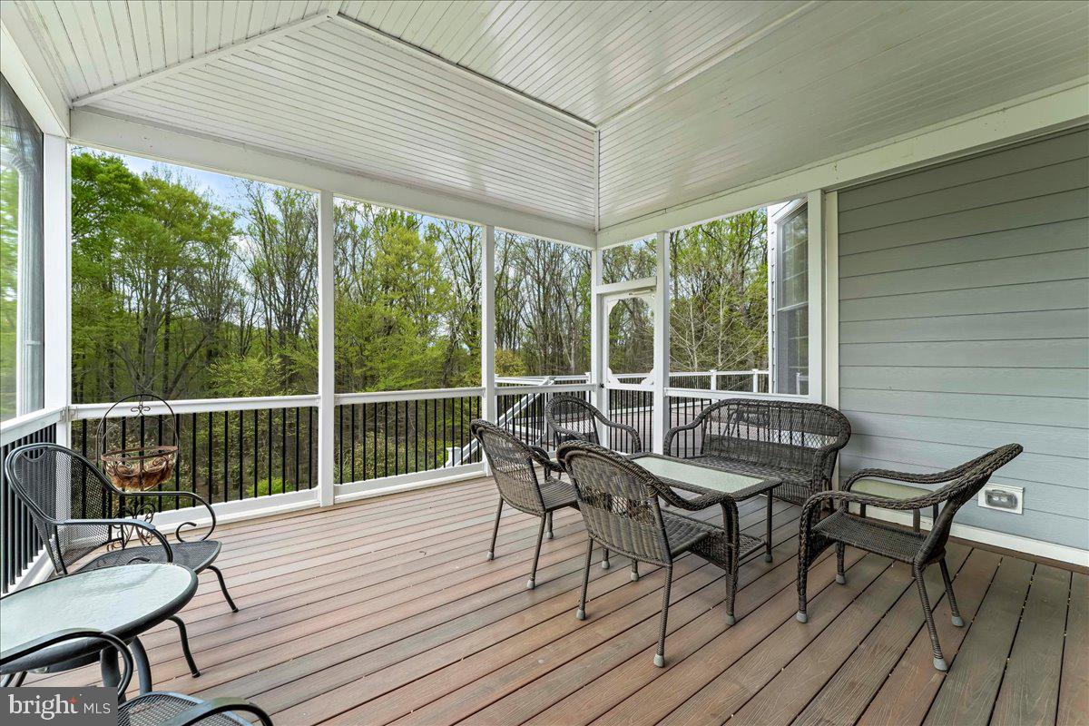 15 Evergreen Pl