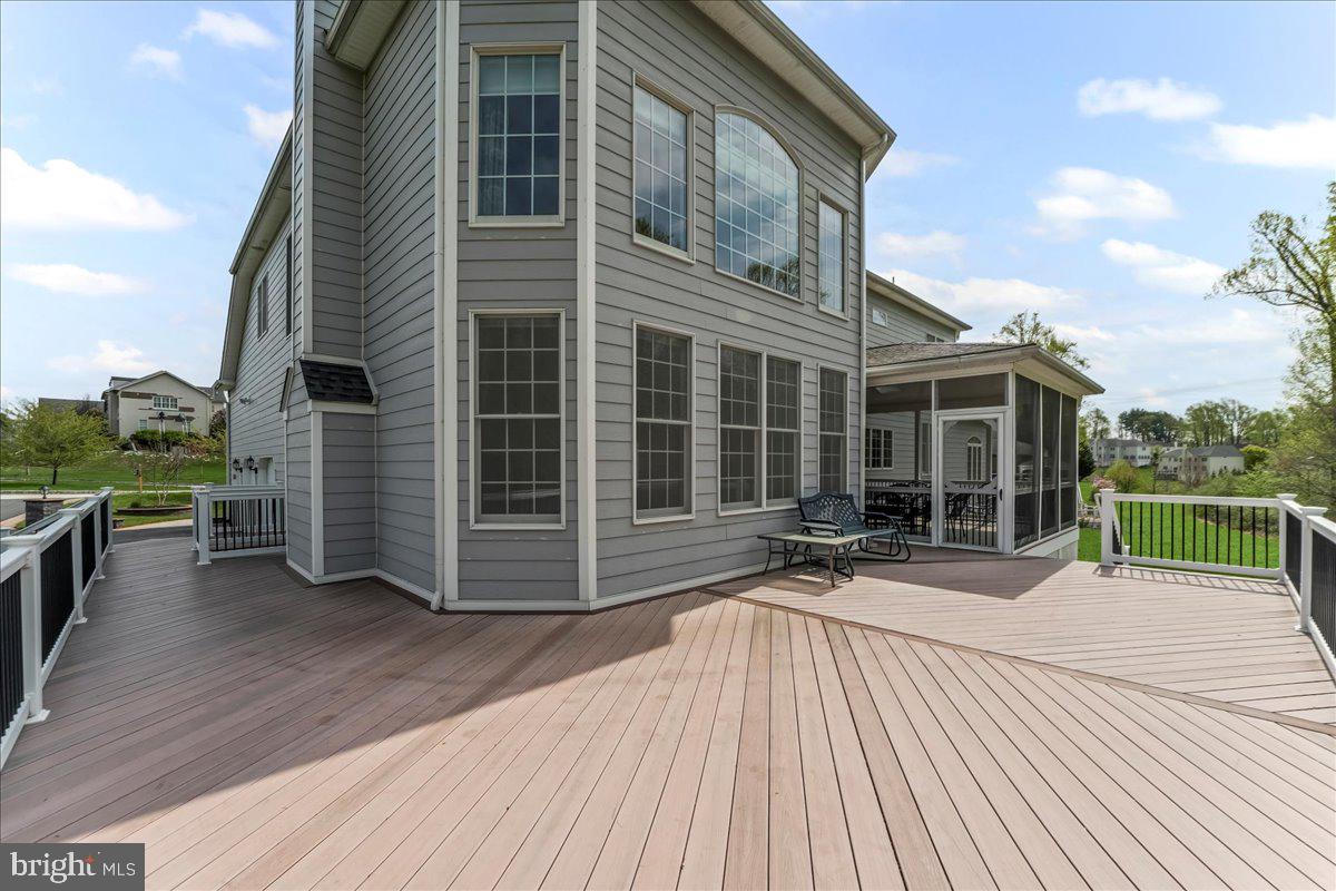 15 Evergreen Pl