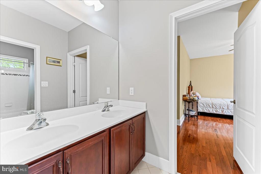 15 Evergreen Pl