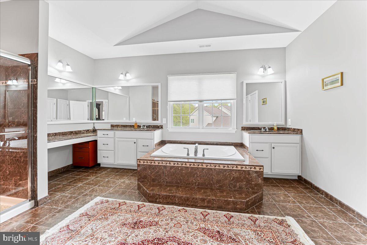 15 Evergreen Pl