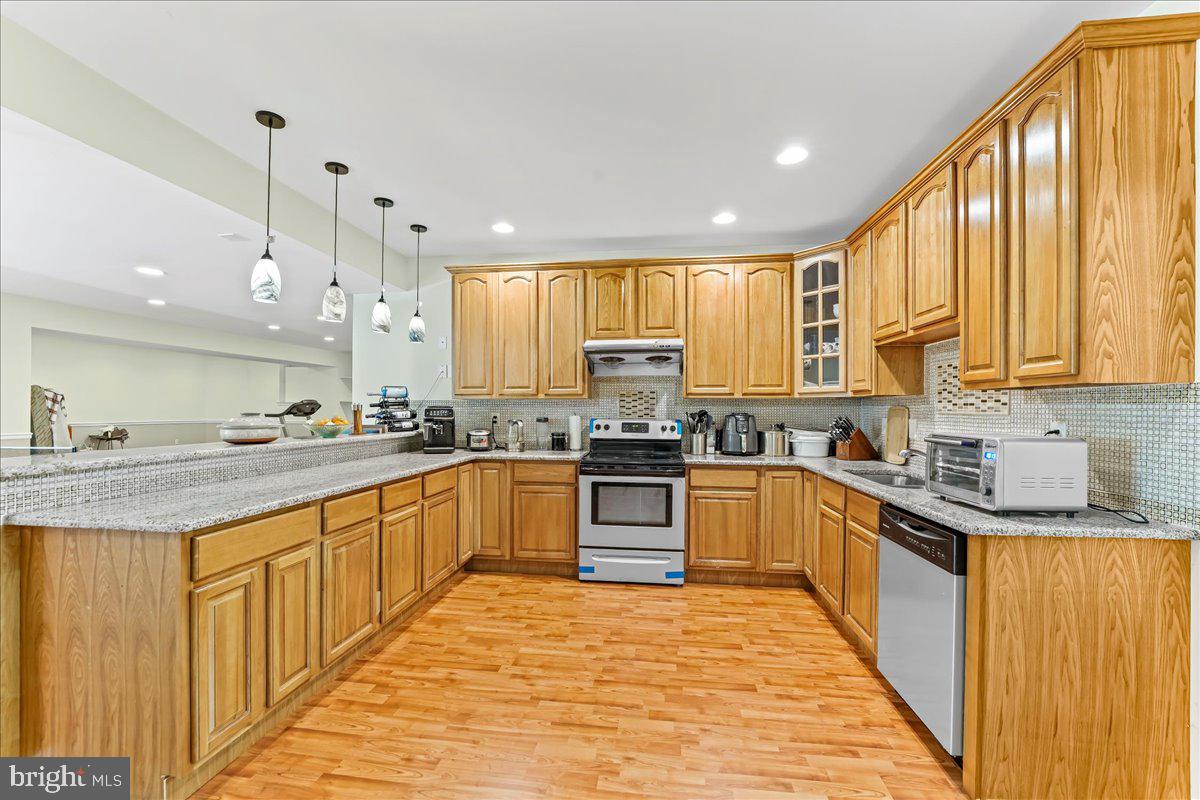 15 Evergreen Pl