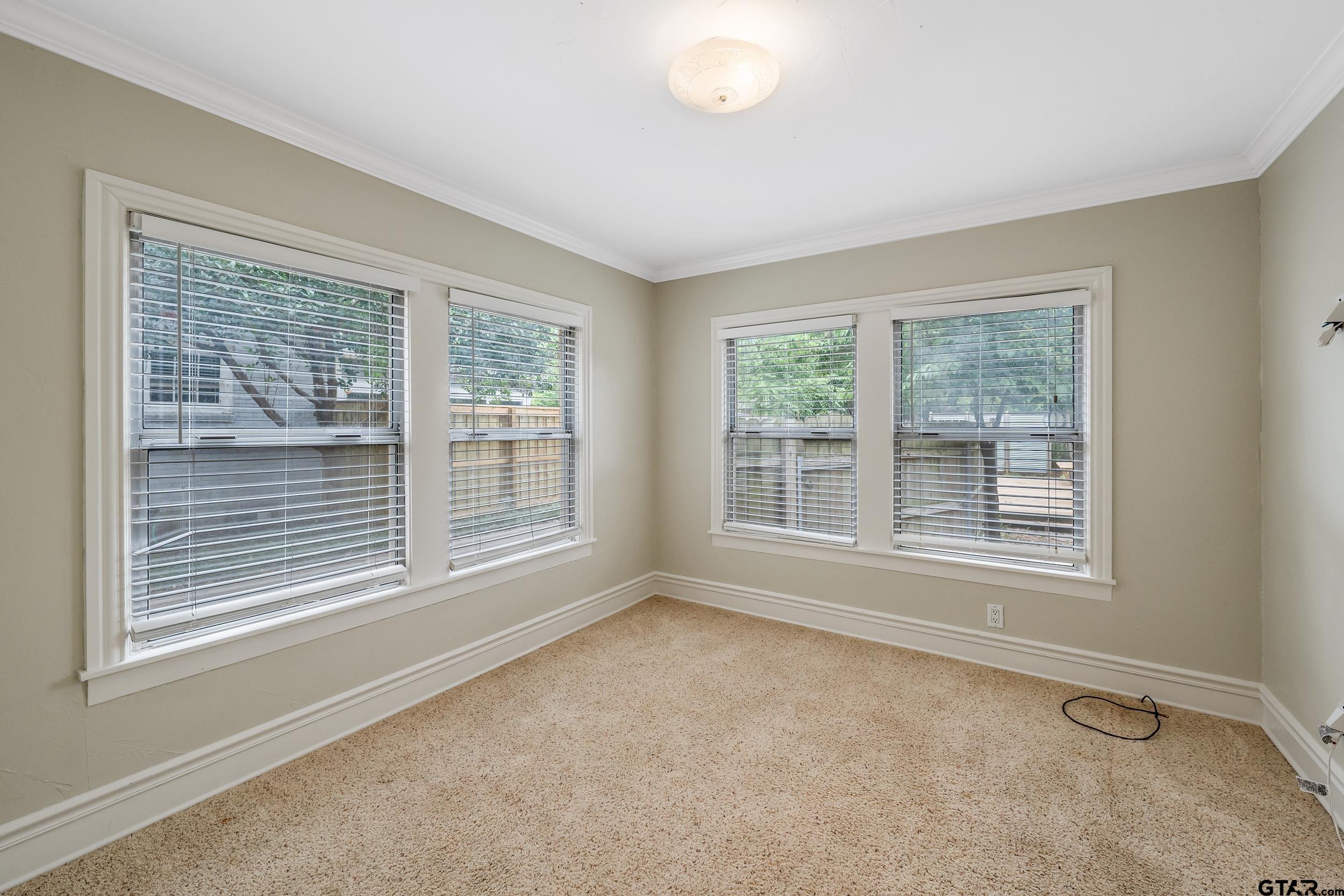 2015 S Sneed Ave