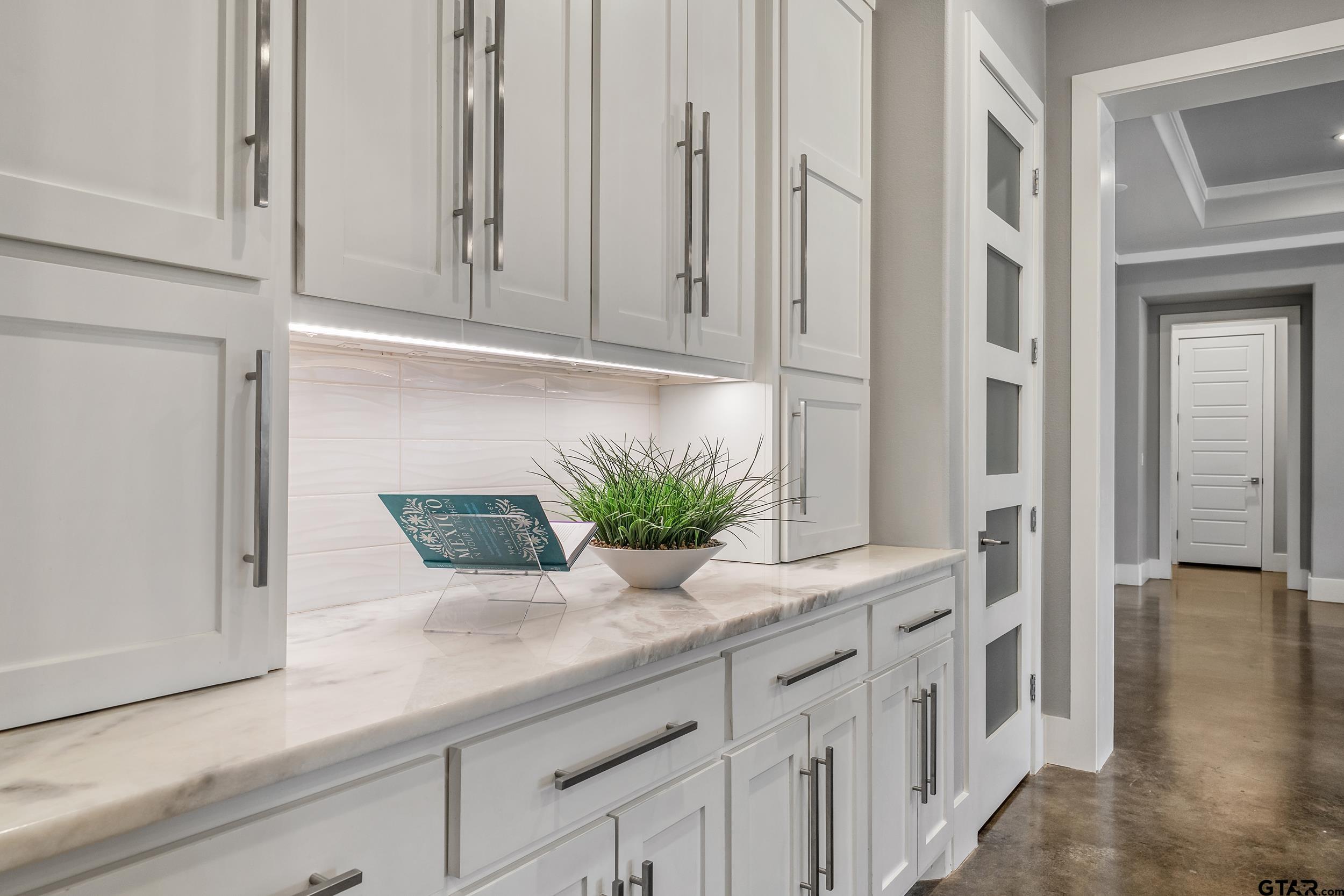 1569 Cooks Crossing