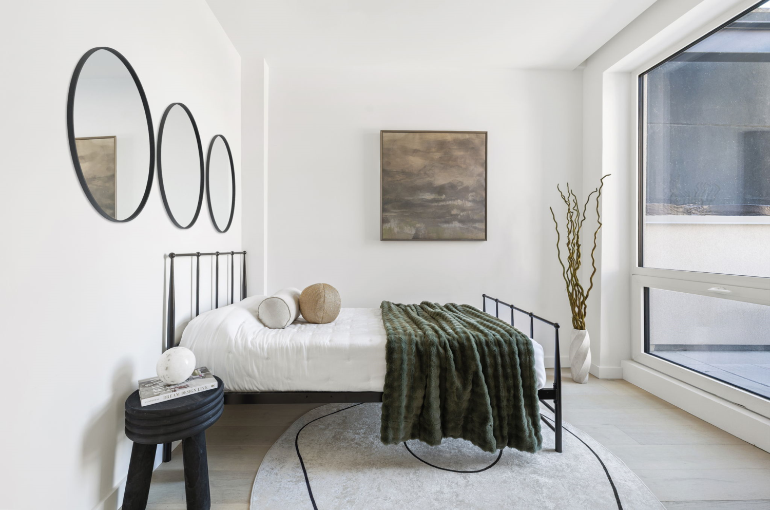 123 MESEROLE Avenue 2
