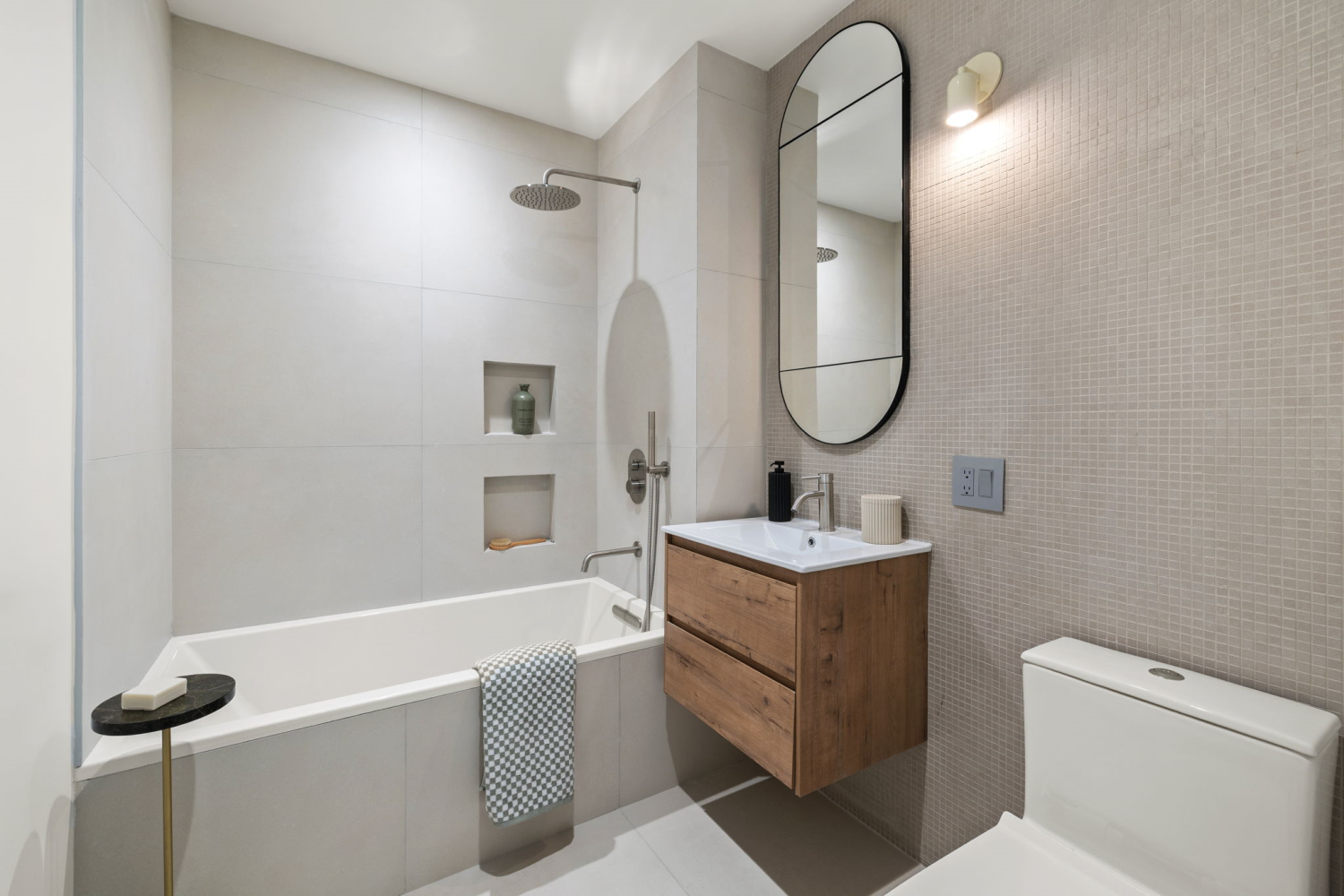 123 MESEROLE Avenue 2