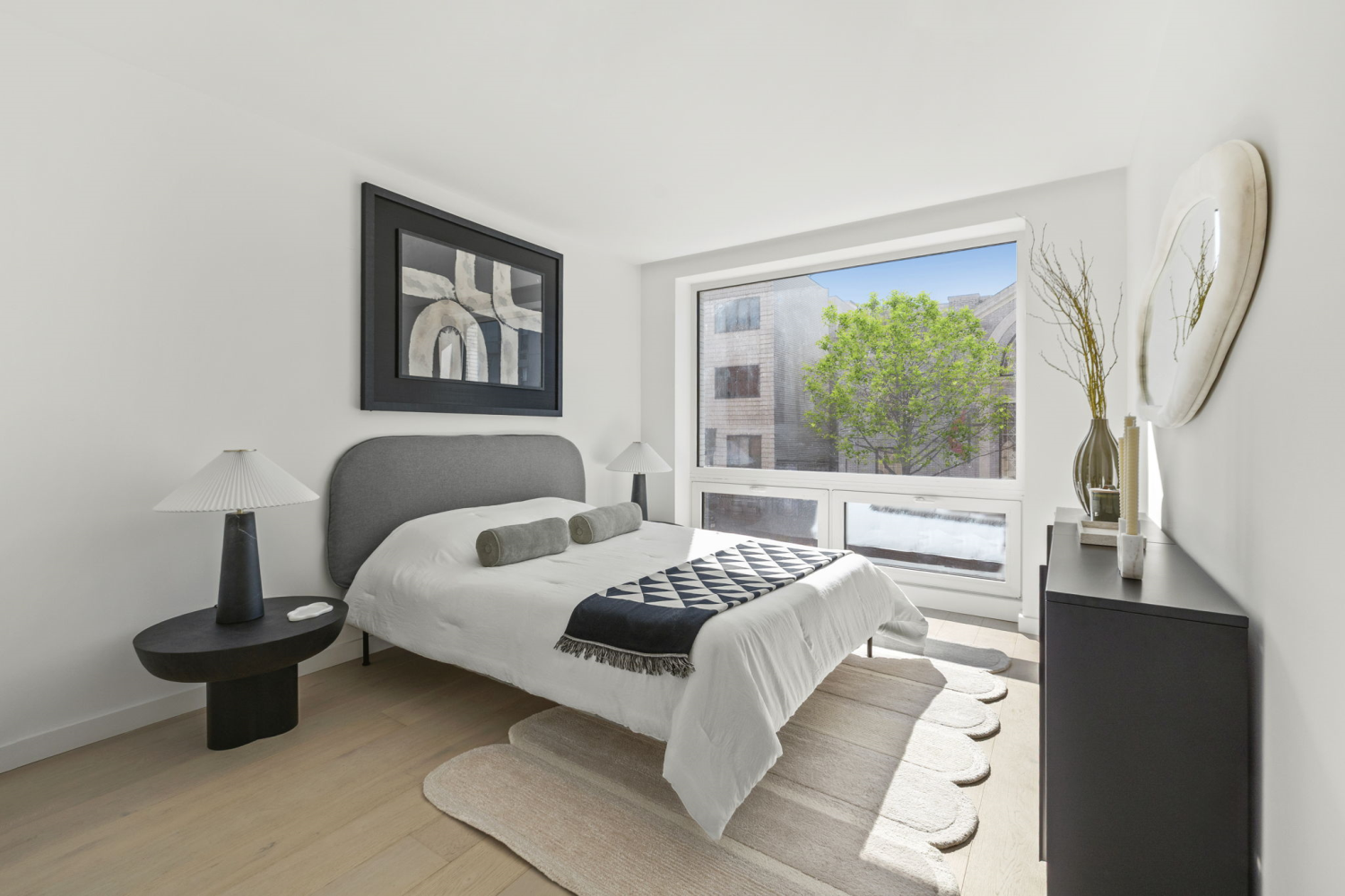 123 MESEROLE Avenue 2