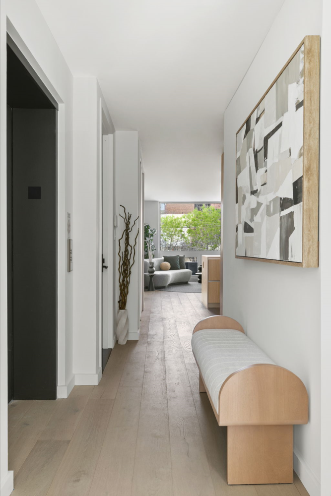 123 MESEROLE Avenue 2