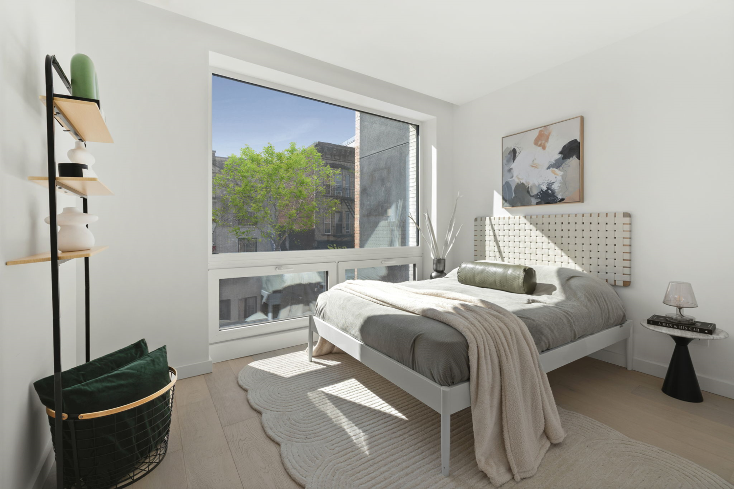 123 MESEROLE Avenue 2