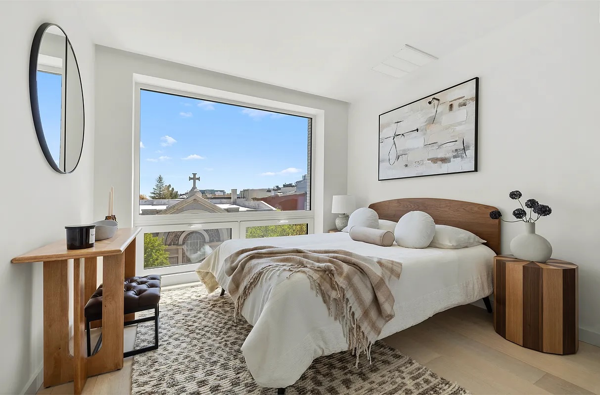 123 MESEROLE Avenue 3