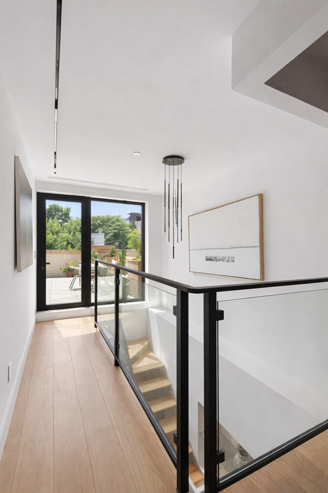 61 N HENRY Street GARDEN1