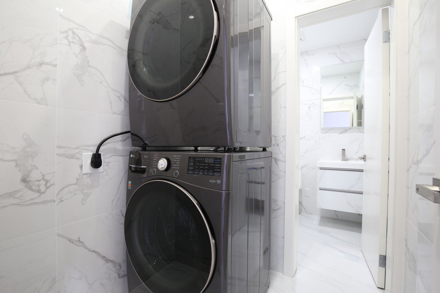 983 MANHATTAN Avenue 1