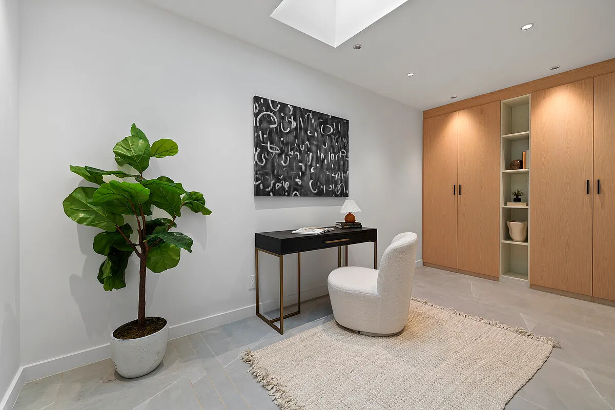 174 N 6TH Street TH1