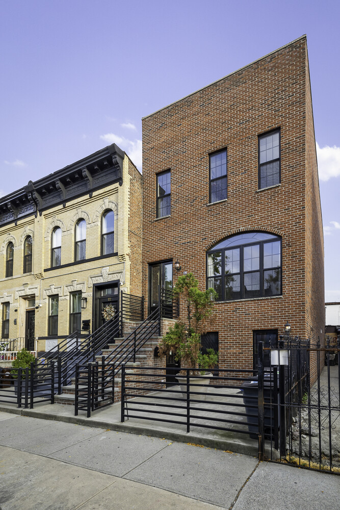 170 SCHAEFER Street TH1