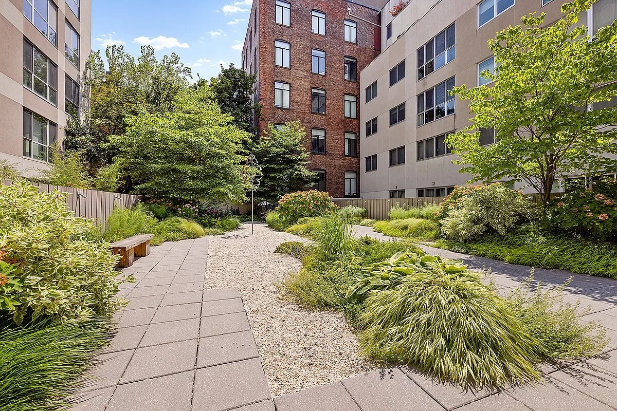 125 N 10TH Street S3I
